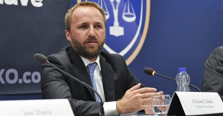Tahiri: Kurti po përpiqet të ia grabit AKI-së kompetencën e lëshimit të lejes së sigurisë