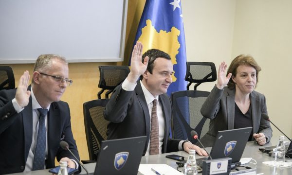 Qeveria mban mbledhje, miraton një varg rregulloresh që lidhen me pagesat në sektorin publik