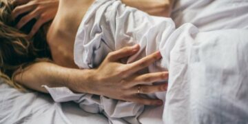 Pozitat në seks që duhet t’i provoni patjetër kur bie borë