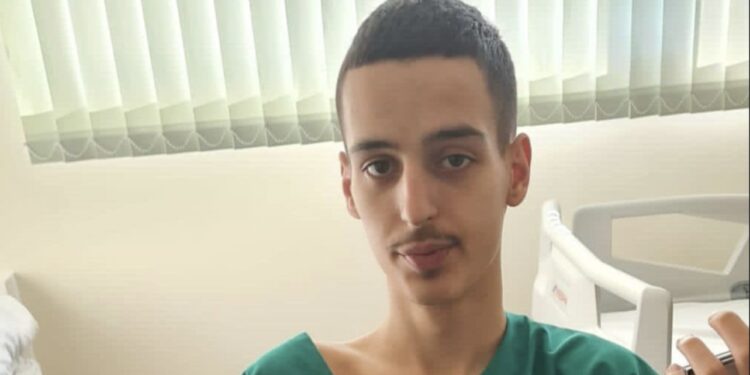 Kërkohet ndihmë për 18-vjeçarin pasi vuan nga kanceri, i duhen 150 mijë euro për t’u shëruar
