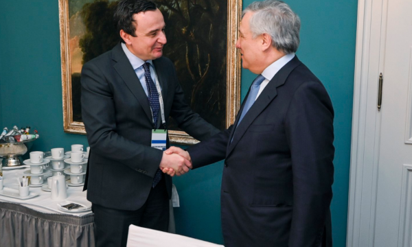 Kurti takohet me kryediplomatin italian, tregon çka biseduan
