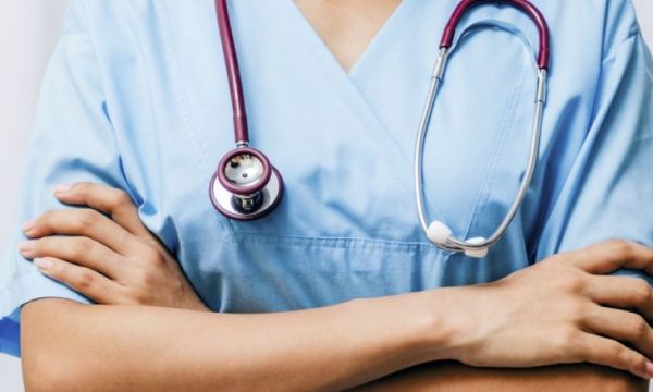 687 infermierë këtë vit kërkuan licencë për ikje jashtë shtetit