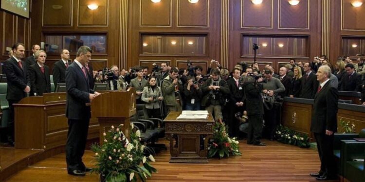 Pamje nga momenti kur u shpall Pavarësia e Kosovës