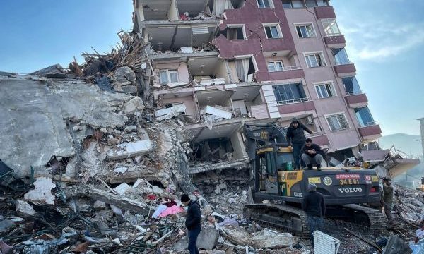 Shkon në 23 mijë numri i të vdekurve nga tërmeti, mbi 19 mijë në Turqi