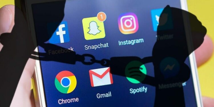 18-vjeçarja nga Vushtrria ia sheh sherrin Snapchatit, arrestohet pasi publikoi video duke gjuajtur me armë