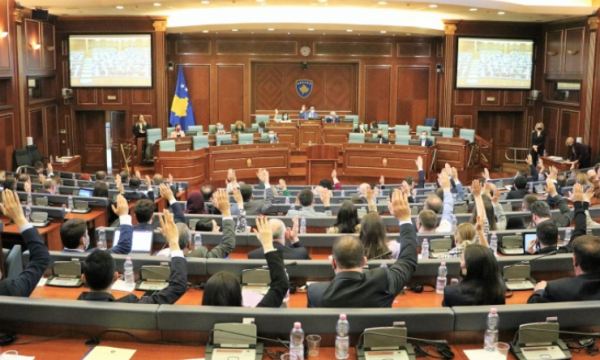 Vetëvendosja e shkarkon Haki Abazin nga Komisioni për Punë të Jashtme, e zëvendëson me këtë deputete