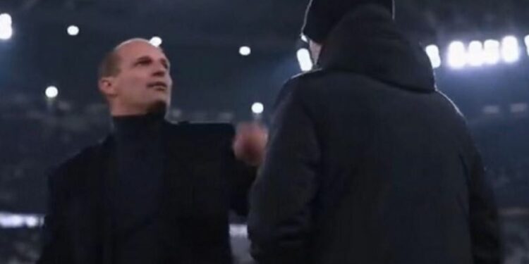 Allegri kapet me një tifoz të Juventusit: Mbylle dhe zbrit këtu