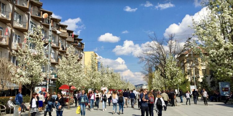Këtu mund të aplikojnë të rinjtë që duan të punësohen, pagë minimale 264 €