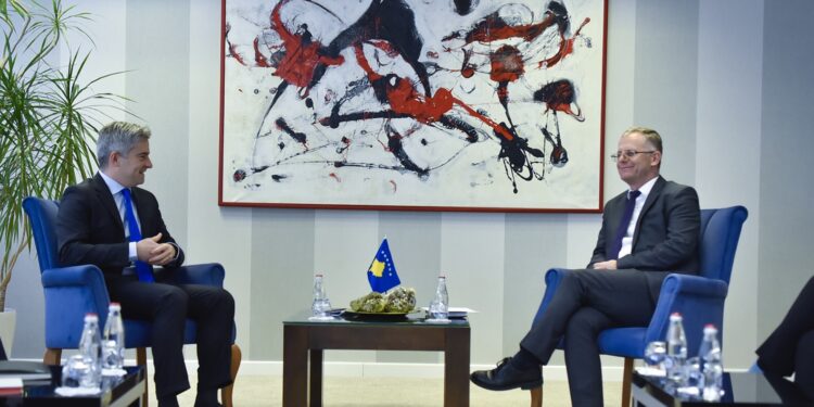 Bislimi takon ekipin e Bankës Evropiane për Investime, pajtohen për përshpejtimin e hapjes së zyrës së BEI-së në Kosovë