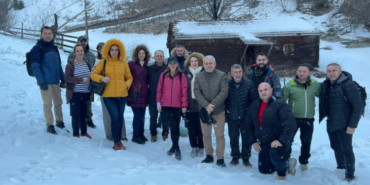 Pas dy vjetësh punë, ministrat e Qeverisë Kurti dalin për të shijuar dimrin në Rugovë