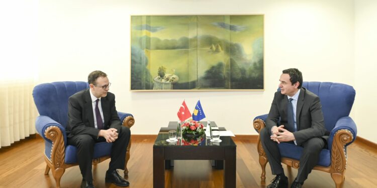 Kurti pret ambasadorin e ri turk: Turqia, partner i dëshmuar i Kosovës