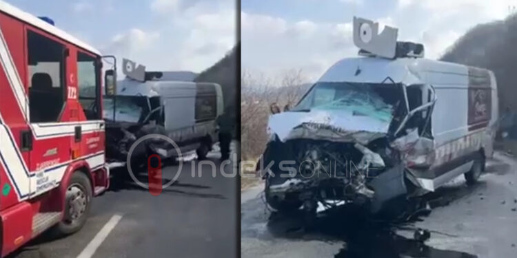 Një 33-vjeçar i vdekur dhe tre të lënduar/ Policia konfirmon aksidentin me fatalitet afër Kamenicës (Video/foto)