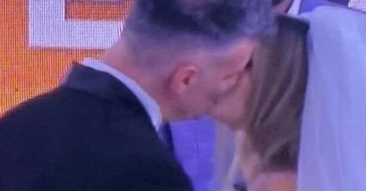 Dasmë në BBVA, puthen në buzë Nita Latifi dhe Bledi Mane