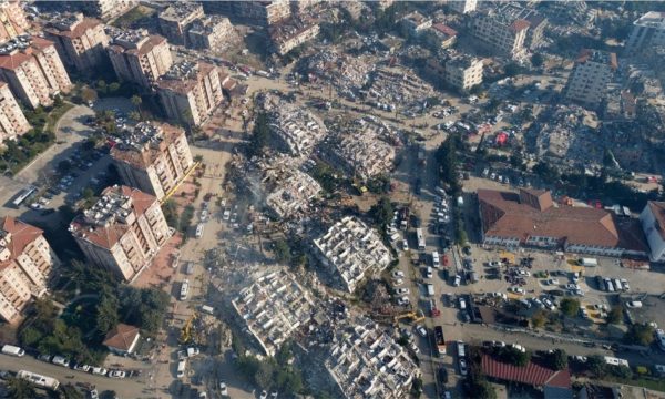Shkon në mbi 20 mijë numri i viktimave nga tërmeti në Turqi dhe Siri