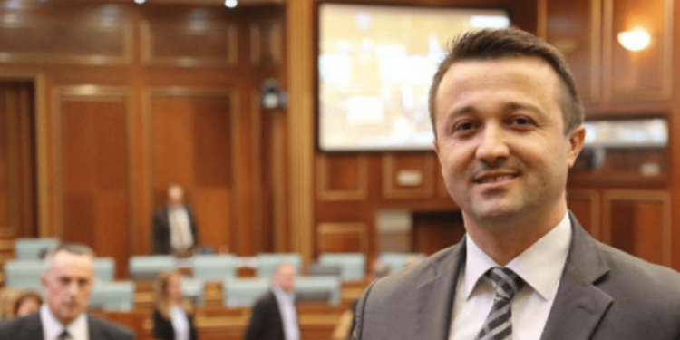 Berisha: Më vjen keq nëse rrëzohet presidentja nga Kushtetuesja, s’e kishim synim një gjë të tillë