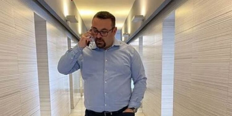 Pasi ia dogjën garazhën, gazetari i RTK-së merr një mesazh tjetër kërcënues: Mos ha m** shumë