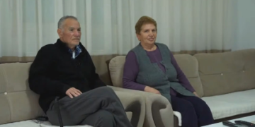 Ai mbeti i palëvishëm, gruaja nuk u lodh asnjëherë së përkujdesuri për të – historia e çiftit nga Fushë Kosova