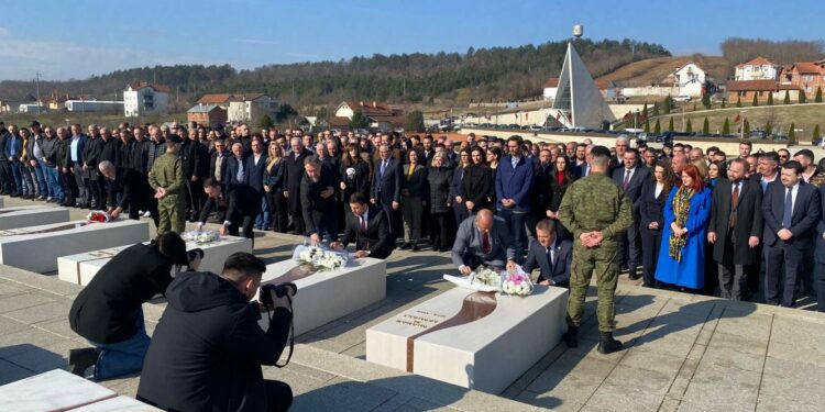 Krasniqi: Sakrifica e Jasharve i dha drejtim luftës çlirimtare, ndjehet mungesa e themeluesve të UÇK-së