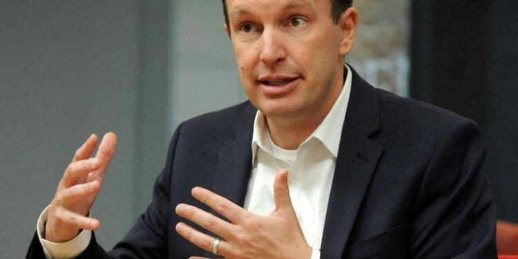 Senatori Chris Murphy: Njohja e ndërsjellë Kosovë – Serbi, pozitive për të ardhmen politike dhe ekonomike të dy vendeve