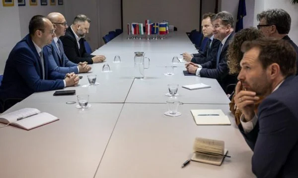 Trajkoviq i reagon Lajçakut pas takimit me “Srpskan”: A e ke takuar edhe Radojiçiqin