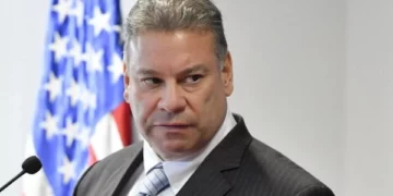 Tri ditë para takimit të Ohrit: Escobar sot në Beograd, e më pas në Prishtinë