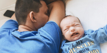 Kejvina Kthella vazhdon të jetë shumë e acaruar me Kiarën. Dy vajzat, që u dukën të afërta në ditët e para të Big Brother, duket se i kanë ndarë rrugët e tyre tanimë.  Pas deklaratave të forta pak ditë më parë, modelja shkruan se mund të hyjë sërish në Big Brother dhe këtë herë vetëm për të bërë një skandal me Kiarën.   “Me vërtet kam bërë një gabim aty brenda, por mos u habisni nëqoftëse më shikoni duke bërë një gabim tjetër duke hyrë aty brenda në mënyrën time (nga gardhi, nga qielli, nga të më vijë) vetëm të takoj pak njërën…s’ka mundësi që po e përjetoje dhe nga jashtë’, shkruan Kejvina. Kejvina reagoi edhe kur Luizi veshi bluzën që ajo i kishte dhuruar dhe Kiara i tha ta hiqte. “Aman ma zhduk këtë bluzën, ma hiq”, i tha Kiara Luizit. “Ma ka dhënë Kejvina”, ia ktheu Luizi.“Eh moj Kiara butulose po kur merrje gjerat e mia aty brenda te pelqenin?”, shkruante modelja.