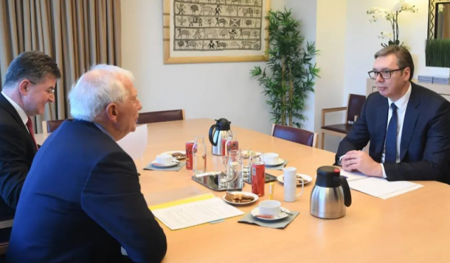 Borrell dhe Escobar ia bëjnë të qartë Vuçiqit: Marrëveshja për Kosovën është e detyrueshme edhe pa nënshkrim