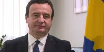 Kurti i relaksuar pas marrëveshjes në Ohër, “tallet” me zilen e shkollës