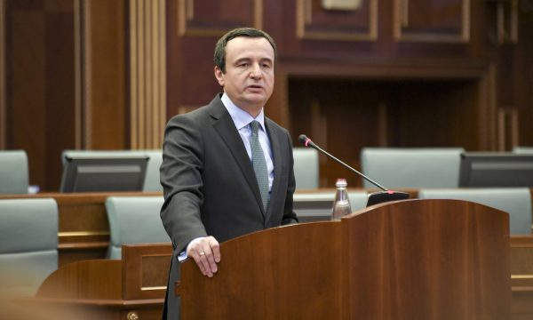 Kurti tallet me deputetët: E ka marrë malli kryetarin për pak qetësi