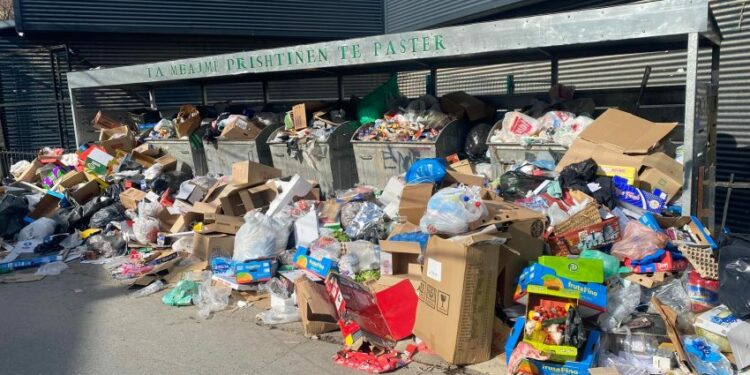 Kompania “Pastrimi” në grevë, Prishtinën e mbulojnë mbeturinat