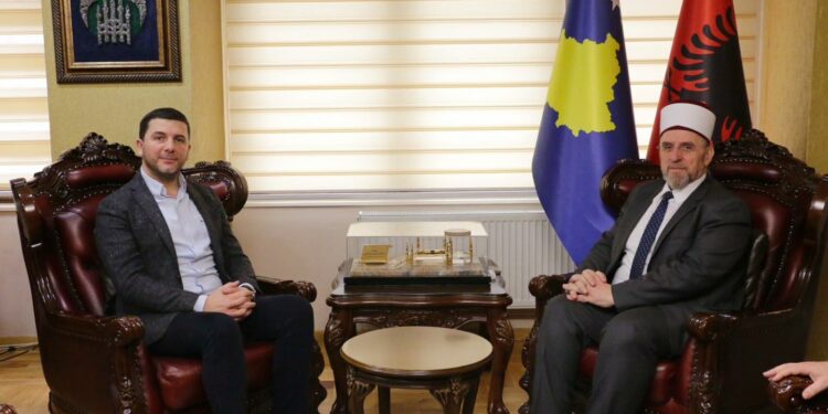 Krasniqi viziton BIK-un, uron Tërnavën për muajin e shenjtë të Ramazanit