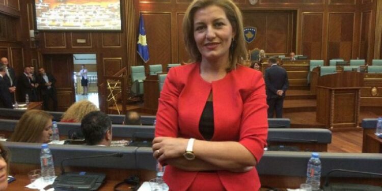 Ish-deputetja e LDK-së: Kosova u pajtua t’i jap autonomi Kishës Serbe