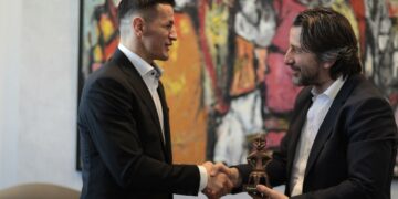 Rama i dhuron Krasniqit “Hyjneshën në Fron”