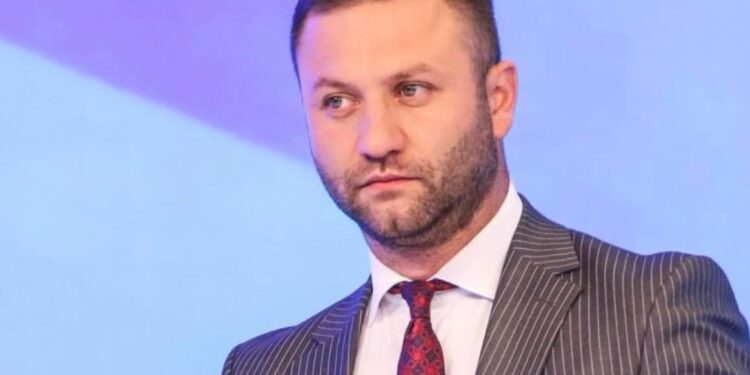 Panduri “në hall” pasi i sëmuren analistët: Po i thirri, po më thonë “jam smut, po provoj me u vetëmenaxhu”