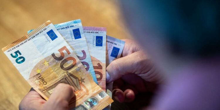 Ulje apo rritje pagash? Reagime të shumta pas ekzekutimit të rrogave me ligjin e ri