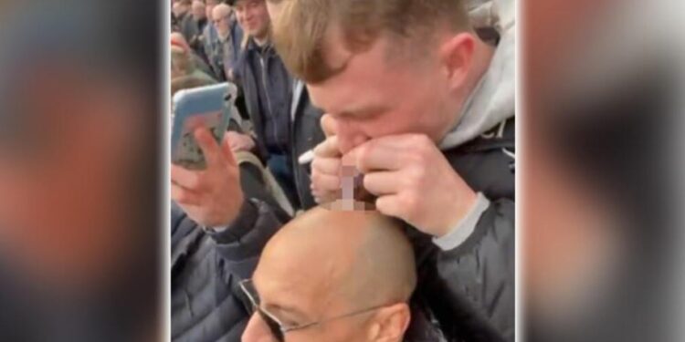 Tifozët e skuadrës së Premierligës pinë kokainë nga koka e një tullaci