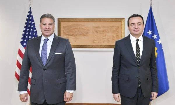 Përgatitjet për Ohër, Kurti nesër e pret në zyrë Escobarin