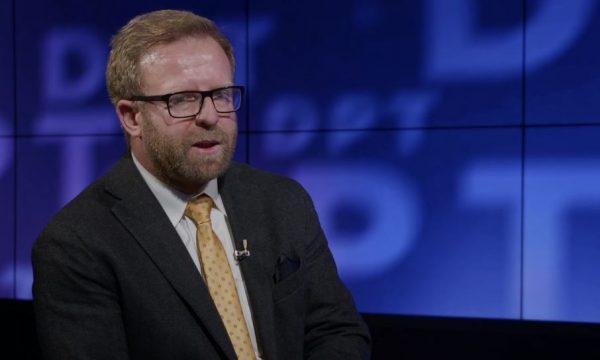 Haki Abazi “zbulon” arsyen për ekstraterritorialitetin e kishave serbe, lidhet me arin