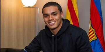Zyrtare: Djali i Ronaldinhos nënshkruan me Barcelonën