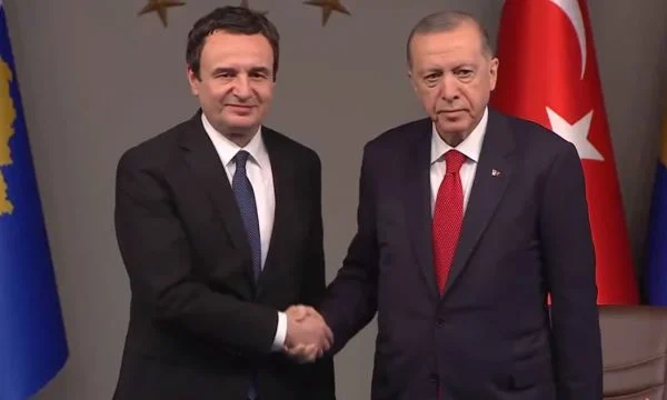 Turqia mirëpret marrëveshjen Kosovë-Serbi, thotë se ka kontribuar dhe pret zbatim konkret
