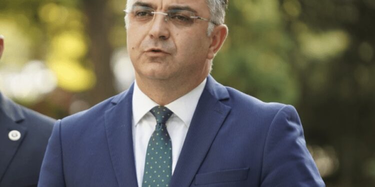 Tahiri i ankohet Kurtit për rrugën Prishtinë-Podujevë: Edhe Llapi është Kosovë o kryeministër