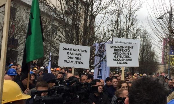 Punëtorët e KEK-ut në protestë, Llumnica: Nëse nuk ngriten pagat, do ta lëmë Kosovën në terr