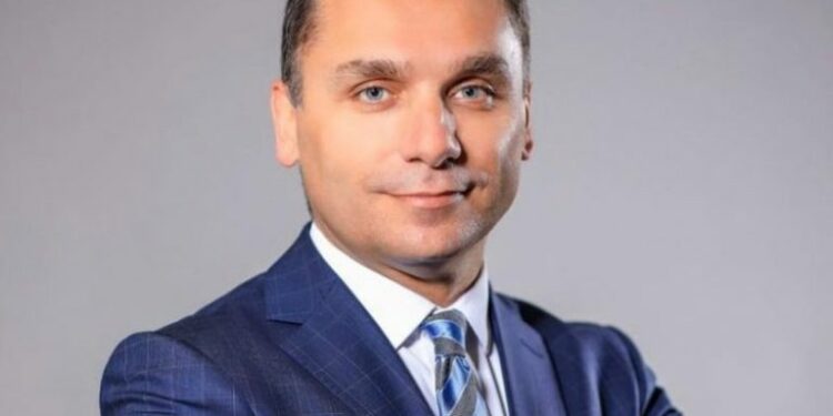 “Qenka dashur ta dërgojmë më herët Albinin në dialog. Ky jo vetëm që po negocion, por edhe po vetëvendosë express”