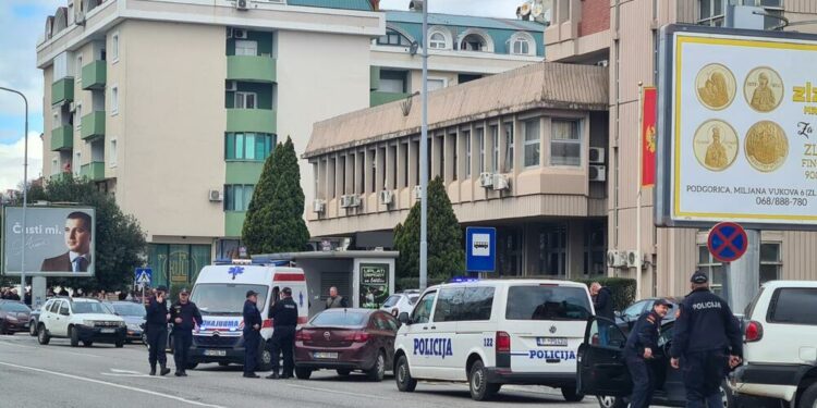 I vdekuri nga shpërthimi i bombës në Gjykatën Themelore të Podgoricës është një 39 vjeçar, këto janë pamjet nga vendi i ngjarjes