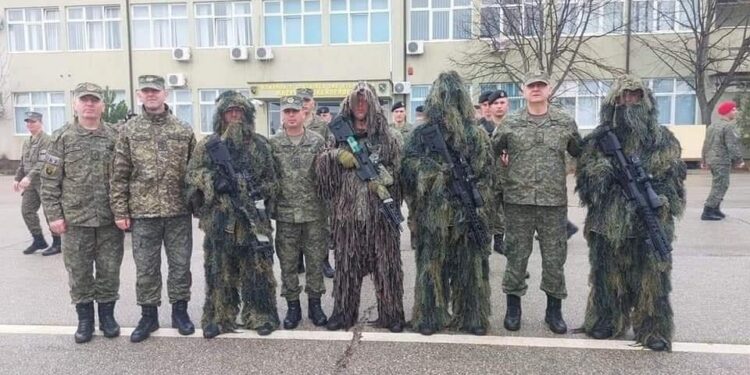 Shtohen operatorët me sniper të FSK-së