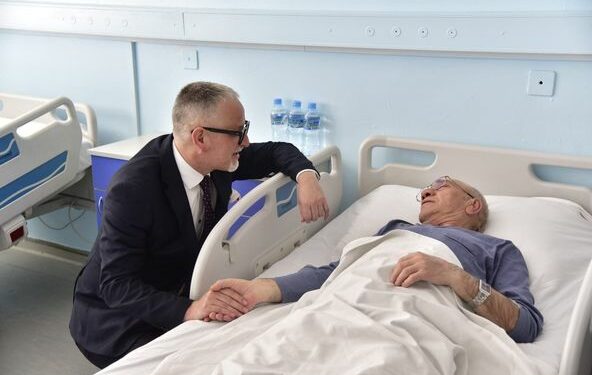 Vitia vizitoi Klinikën e Oftalmologjisë: Dy milionë euro u kursyen nga buxheti falë shërbimeve të reja