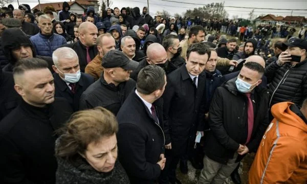 Kurti me ministra sot shkon në Gllogjan për homazhe dhe vizitë te familja Haradinaj
