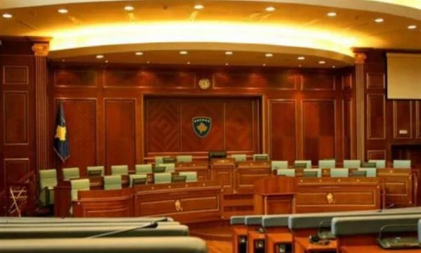Kuvendi ndan 40 mijë euro për blerjen e tepisonave dhe perdeve