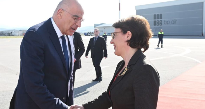 Kryediplomati grek takohet edhe më Gërvallën, diskutojnë për dialogun Prishtinë-Beograd
