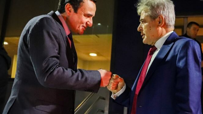 Kurti e takon Ahmetin para takimeve zyrtare në Ohër